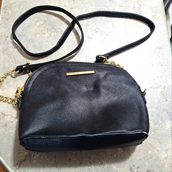 Steve Madden Small Cross Body Handbag with Gold Chain Accents in Black ⚫️ - Picture 1 of 11